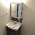 ミラー部分は収納になっています。