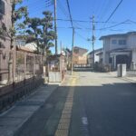 南側道路を東から