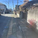 南側道路を西から